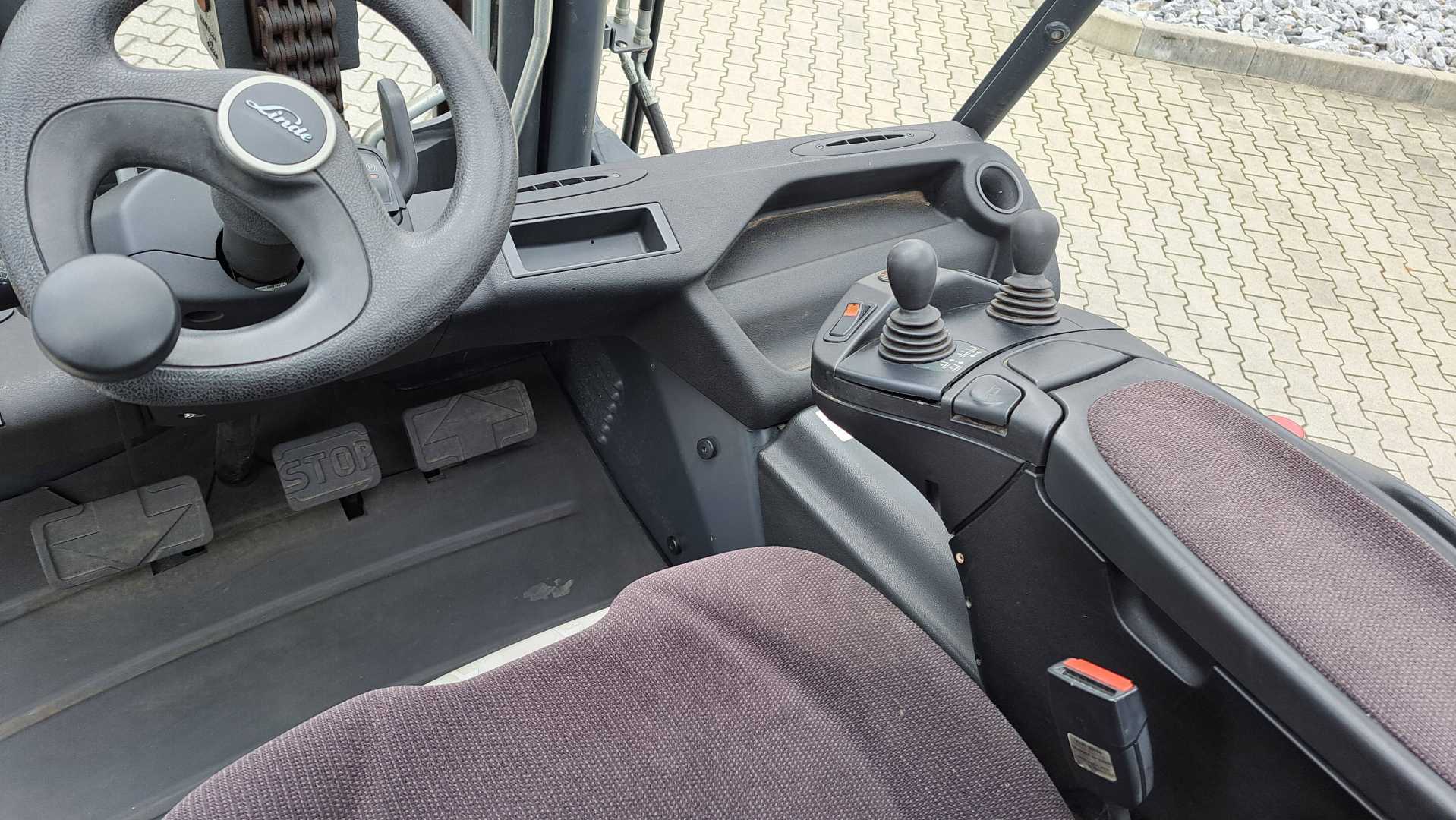 Used Forklift Linde E60 4 riteņu dakšu iekrāvējs (Image 11) Used Forklift Linde E60 4 riteņu dakšu iekrāvējs (Image 11)