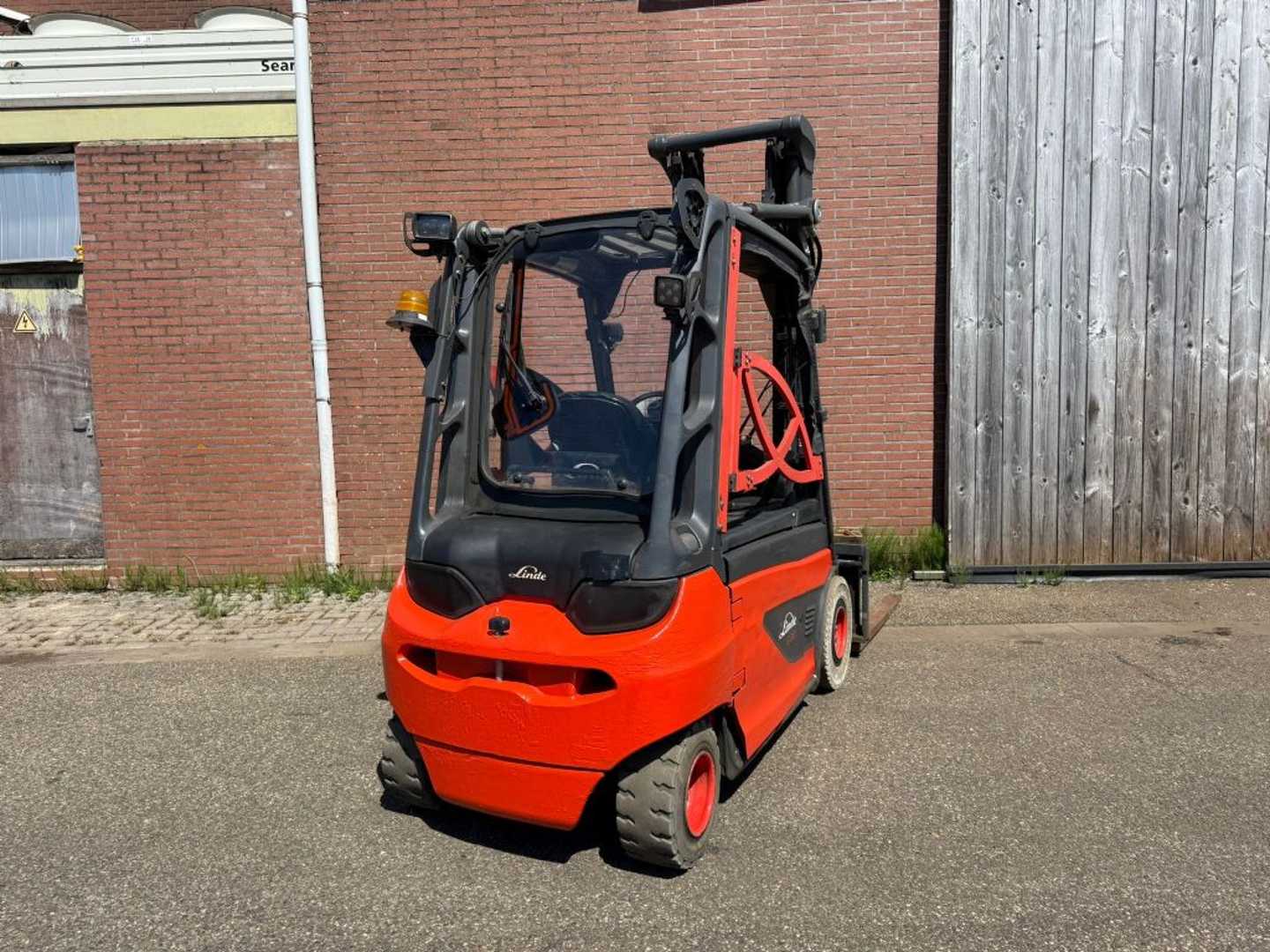Used Forklift Linde E30-01 4 riteņu dakšu iekrāvējs (Image 3) Used Forklift Linde E30-01 4 riteņu dakšu iekrāvējs (Image 3)