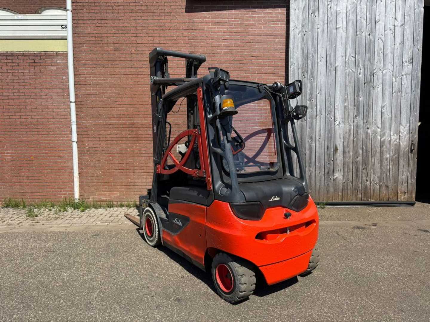 Used Forklift Linde E30-01 4 riteņu dakšu iekrāvējs (Image 5) Used Forklift Linde E30-01 4 riteņu dakšu iekrāvējs (Image 5)
