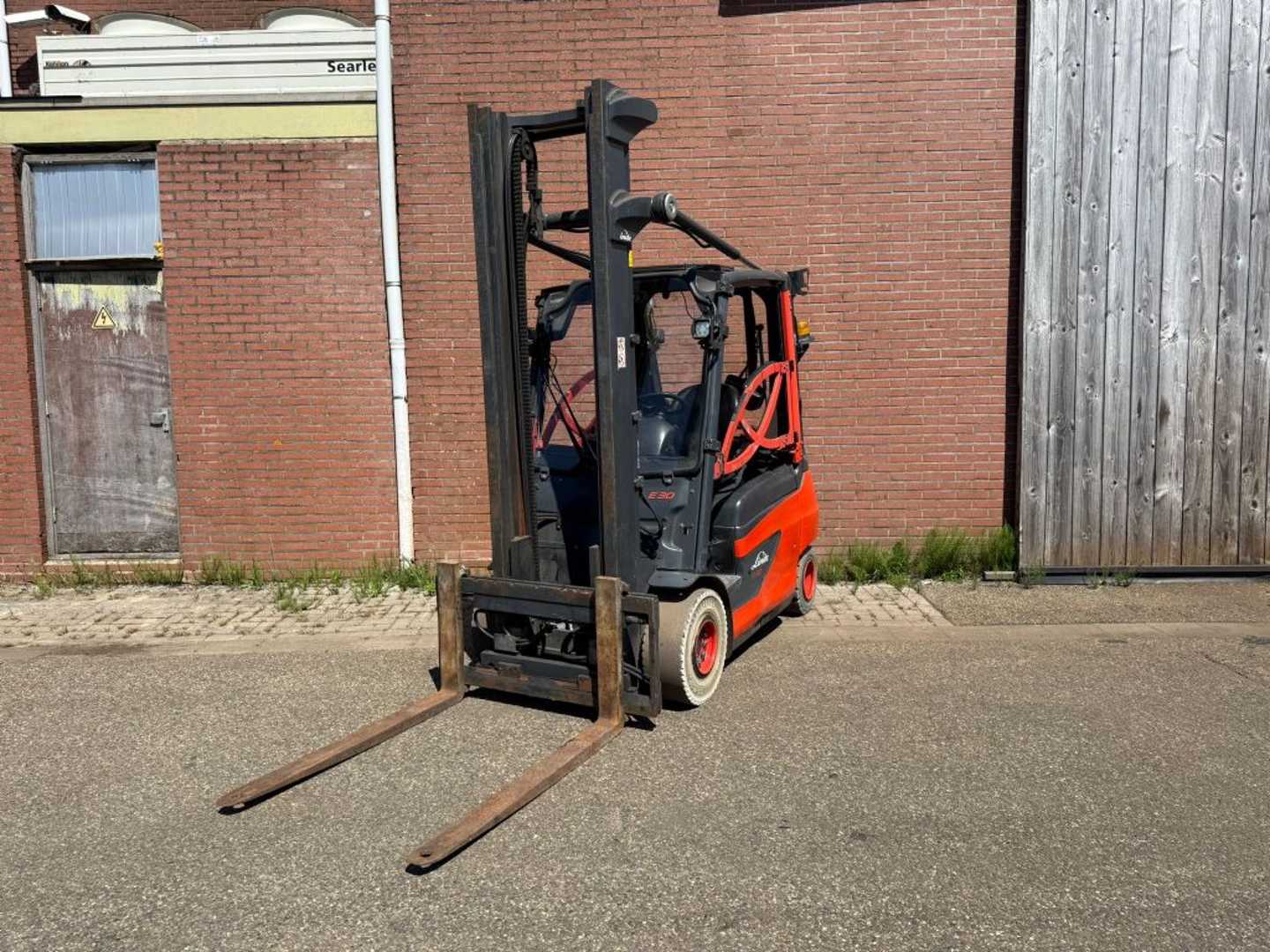 Used Forklift Linde E30-01 4 riteņu dakšu iekrāvējs (Image 6) Used Forklift Linde E30-01 4 riteņu dakšu iekrāvējs (Image 6)