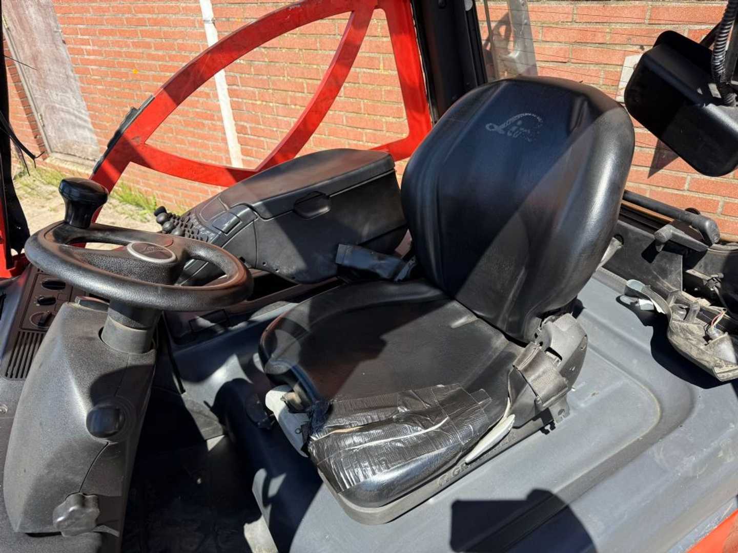 Used Forklift Linde E30-01 4 riteņu dakšu iekrāvējs (Image 7) Used Forklift Linde E30-01 4 riteņu dakšu iekrāvējs (Image 7)