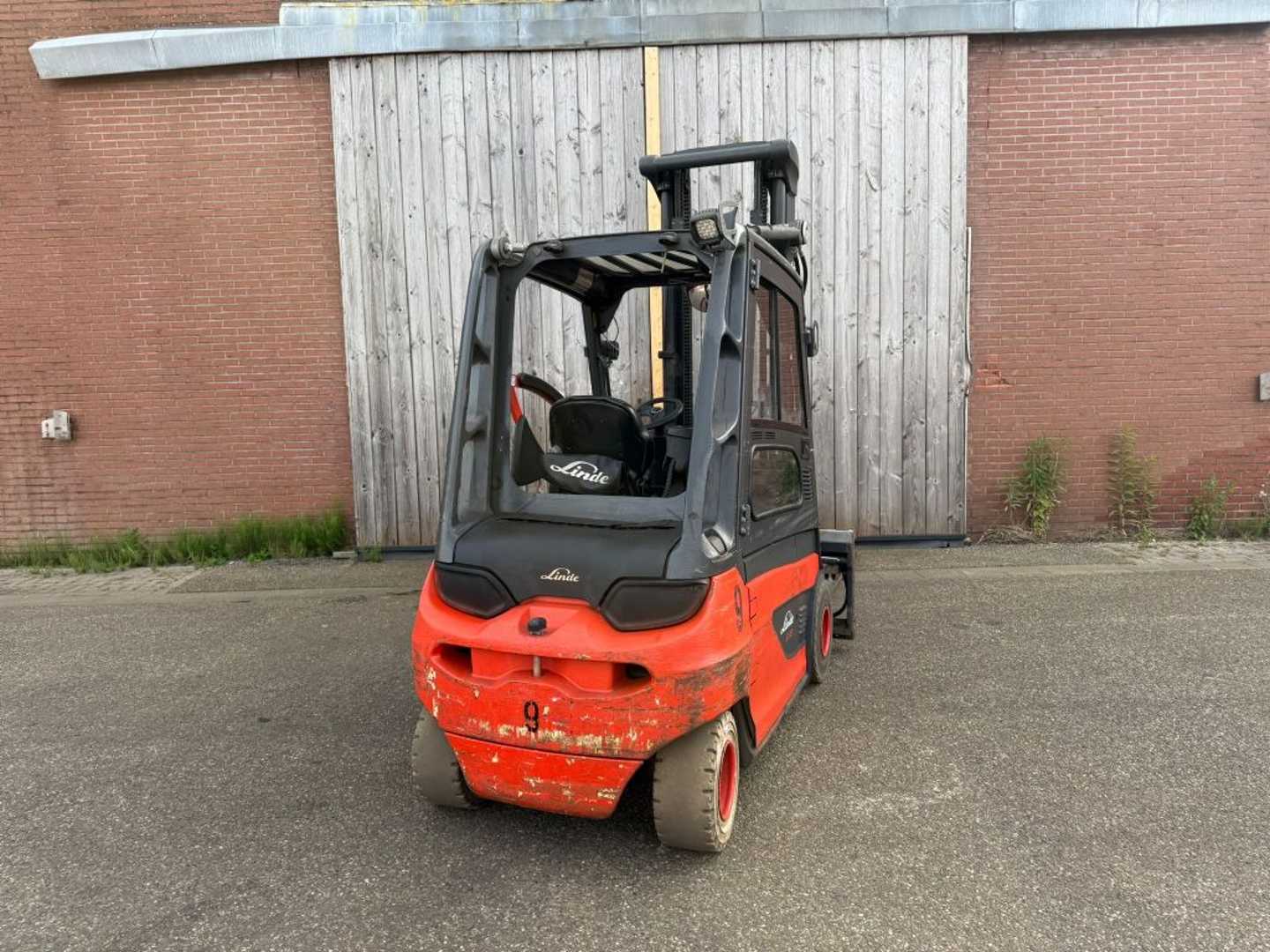 Used Forklift Linde E30-01 4 riteņu dakšu iekrāvējs (Image 4) Used Forklift Linde E30-01 4 riteņu dakšu iekrāvējs (Image 4)
