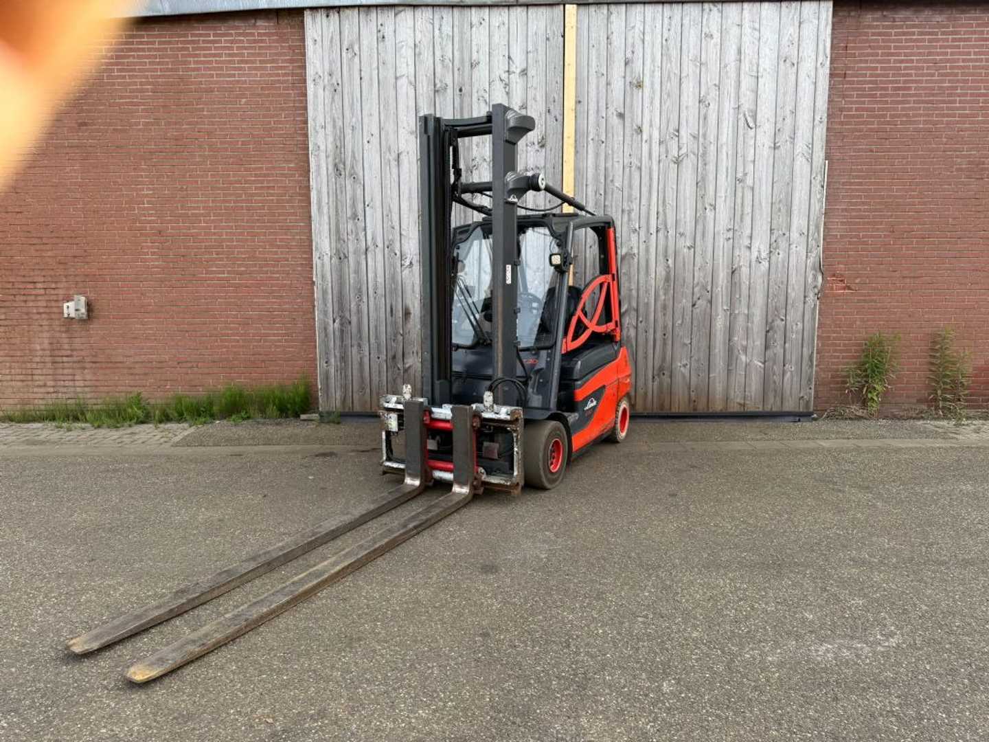 Used Forklift Linde E30-01 4 riteņu dakšu iekrāvējs (Image 5) Used Forklift Linde E30-01 4 riteņu dakšu iekrāvējs (Image 5)