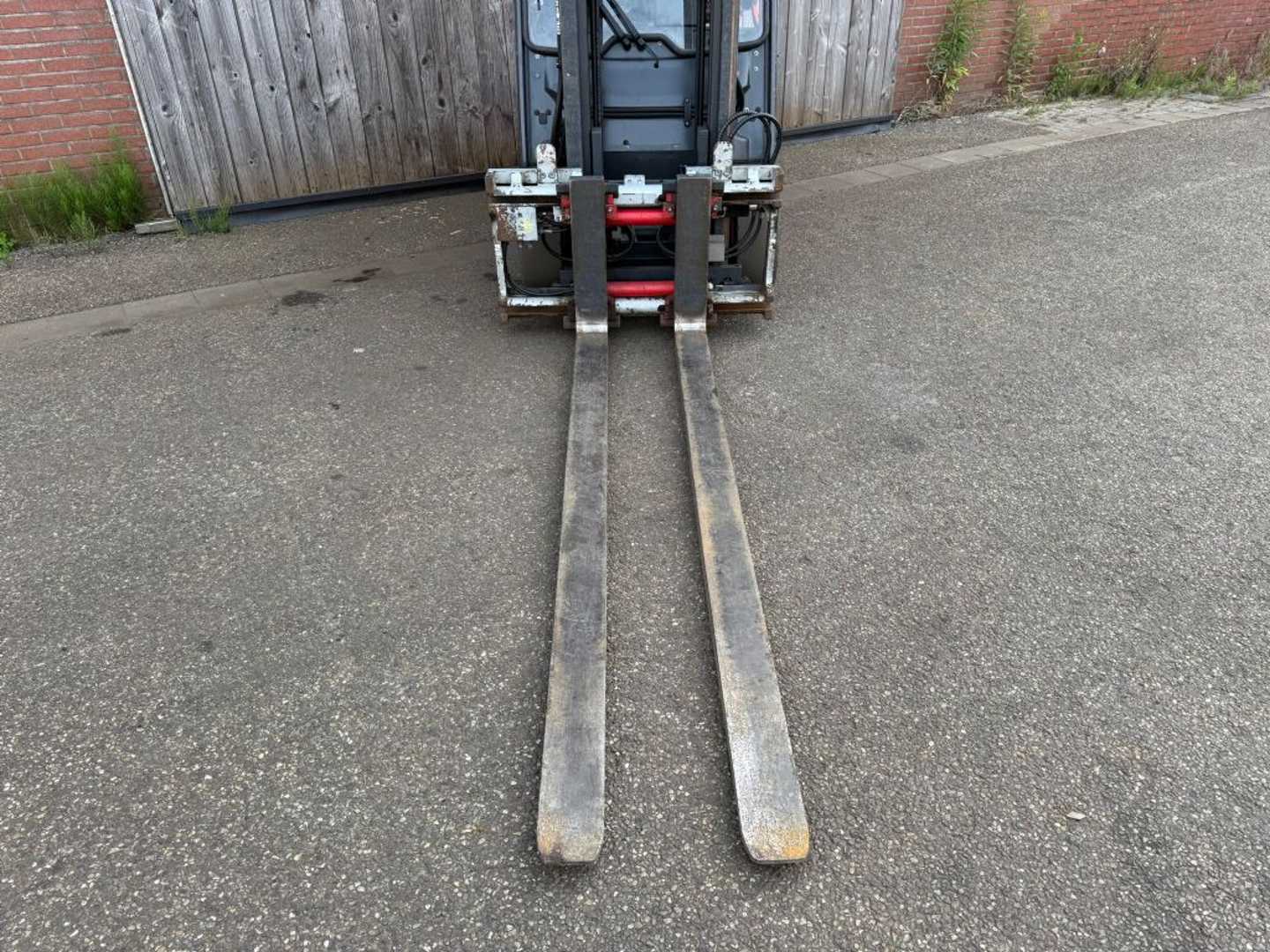 Used Forklift Linde E30-01 4 riteņu dakšu iekrāvējs (Image 7) Used Forklift Linde E30-01 4 riteņu dakšu iekrāvējs (Image 7)