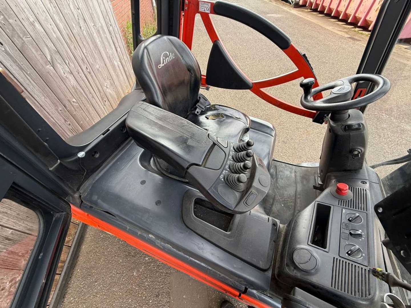 Used Forklift Linde E30-01 4 riteņu dakšu iekrāvējs (Image 8) Used Forklift Linde E30-01 4 riteņu dakšu iekrāvējs (Image 8)