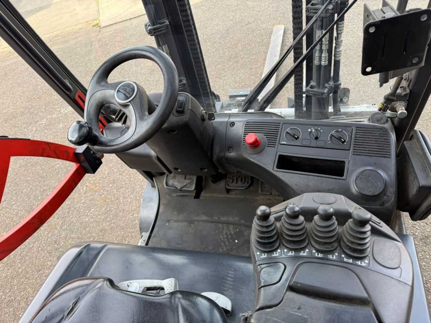 Used Forklift Linde E30-01 4 riteņu dakšu iekrāvējs (Image 9) Used Forklift Linde E30-01 4 riteņu dakšu iekrāvējs (Image 9)