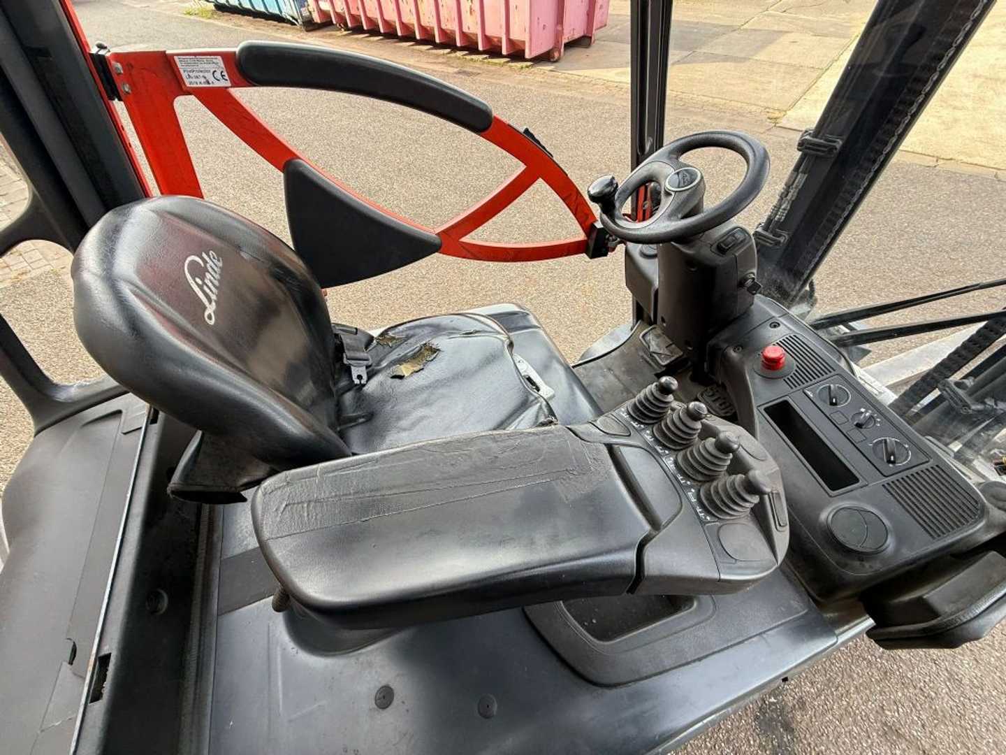 Used Forklift Linde E30-01 4 riteņu dakšu iekrāvējs (Image 10) Used Forklift Linde E30-01 4 riteņu dakšu iekrāvējs (Image 10)