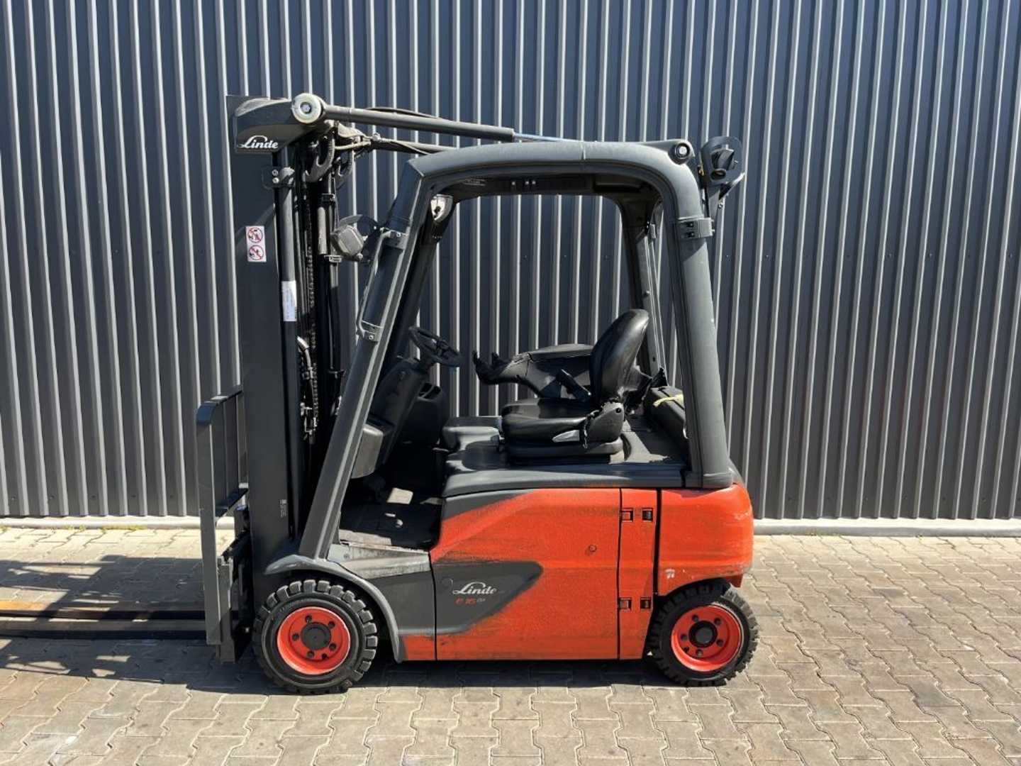 Used Forklift Linde E16P-02 4 riteņu dakšu iekrāvējs (Image 2) Used Forklift Linde E16P-02 4 riteņu dakšu iekrāvējs (Image 2)
