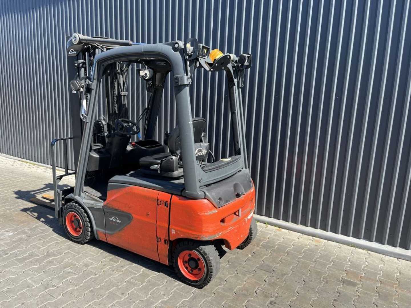 Used Forklift Linde E16P-02 4 riteņu dakšu iekrāvējs (Image 3) Used Forklift Linde E16P-02 4 riteņu dakšu iekrāvējs (Image 3)