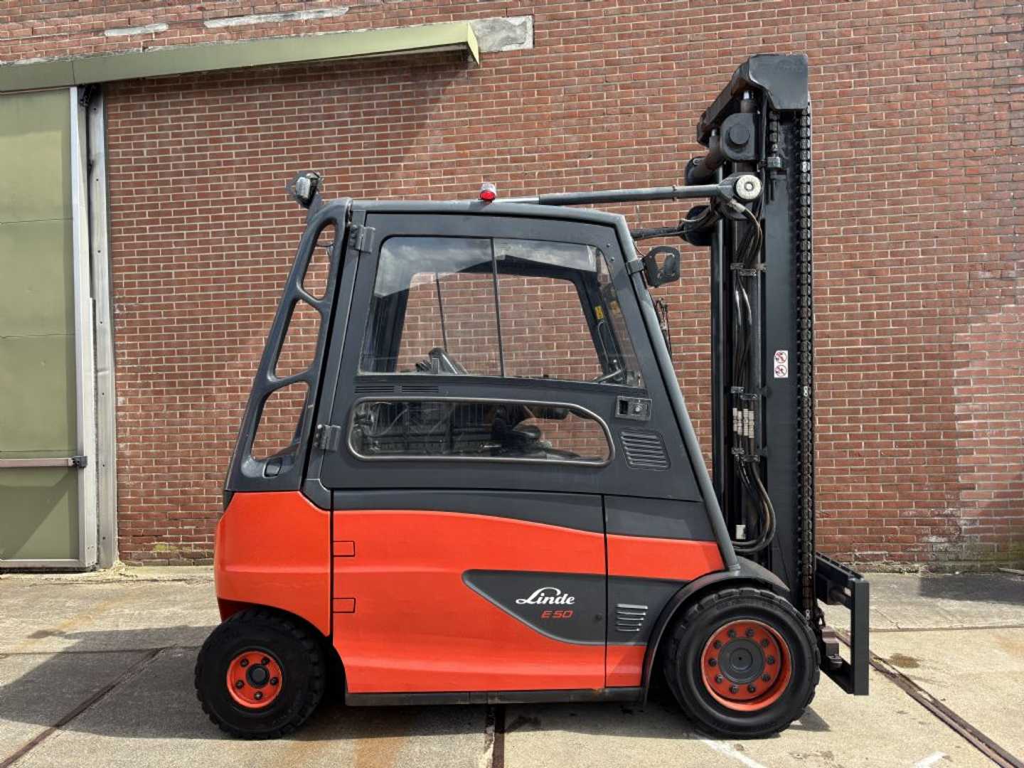 Used Forklift Linde E50HL-01/600 4 riteņu dakšu iekrāvējs (Image 2) Used Forklift Linde E50HL-01/600 4 riteņu dakšu iekrāvējs (Image 2)