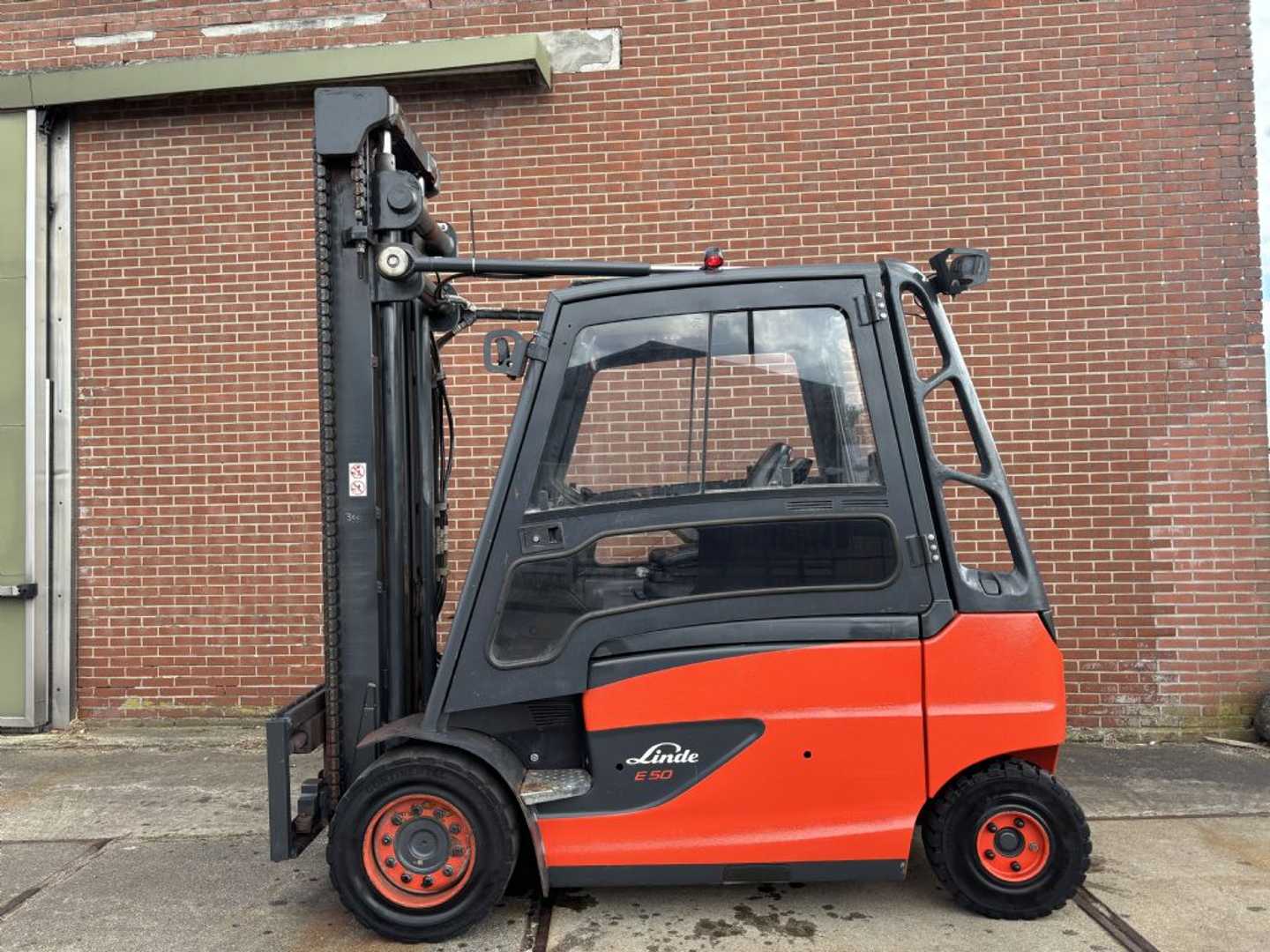 Used Forklift Linde E50HL-01/600 4 riteņu dakšu iekrāvējs (Image 3) Used Forklift Linde E50HL-01/600 4 riteņu dakšu iekrāvējs (Image 3)