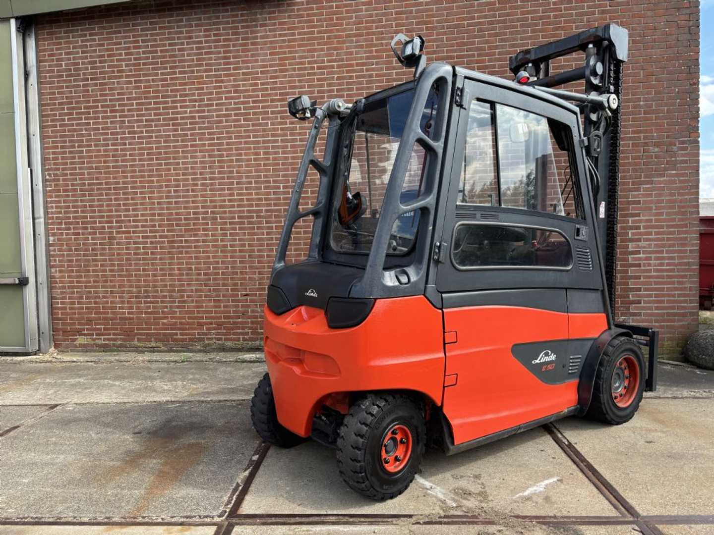 Used Forklift Linde E50HL-01/600 4 riteņu dakšu iekrāvējs (Image 6) Used Forklift Linde E50HL-01/600 4 riteņu dakšu iekrāvējs (Image 6)