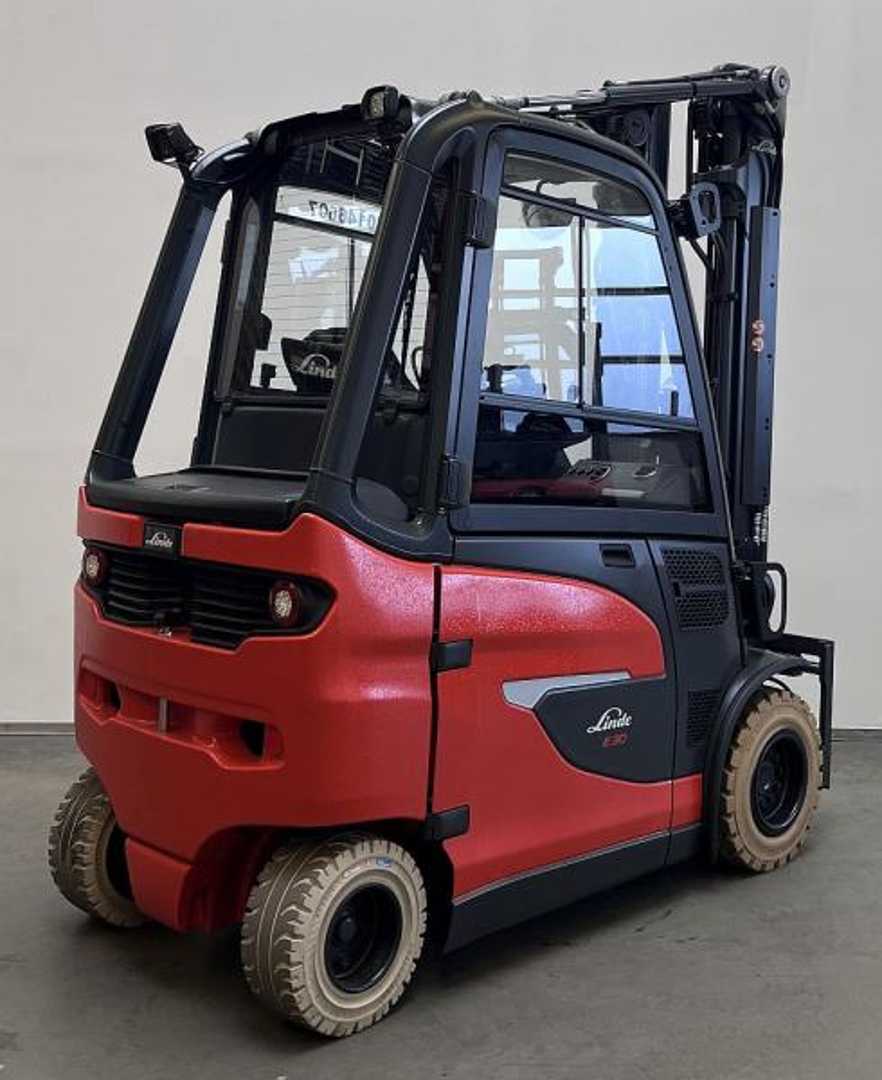 Used Forklift Linde E 30/600 H 1252 4 riteņu dakšu iekrāvējs (Image 3) Used Forklift Linde E 30/600 H 1252 4 riteņu dakšu iekrāvējs (Image 3)