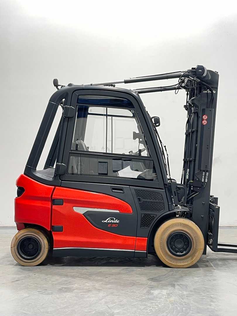 Used Forklift Linde E30-1252 4 riteņu dakšu iekrāvējs (Image 3) Used Forklift Linde E30-1252 4 riteņu dakšu iekrāvējs (Image 3)