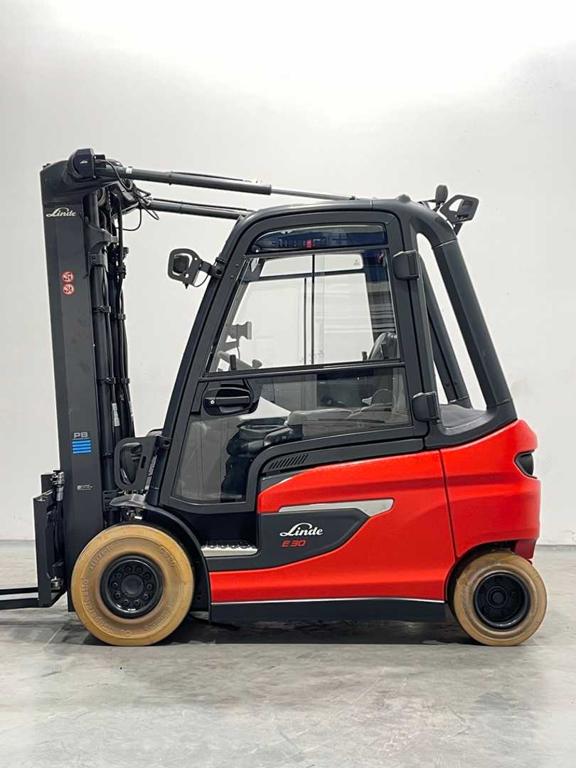 Used Forklift Linde E30-1252 4 riteņu dakšu iekrāvējs (Image 4) Used Forklift Linde E30-1252 4 riteņu dakšu iekrāvējs (Image 4)