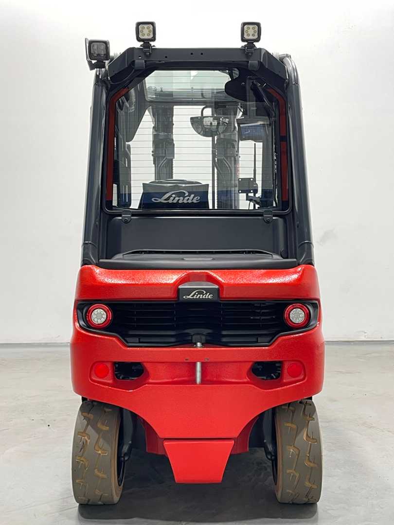 Used Forklift Linde E30-1252 4 riteņu dakšu iekrāvējs (Image 6) Used Forklift Linde E30-1252 4 riteņu dakšu iekrāvējs (Image 6)