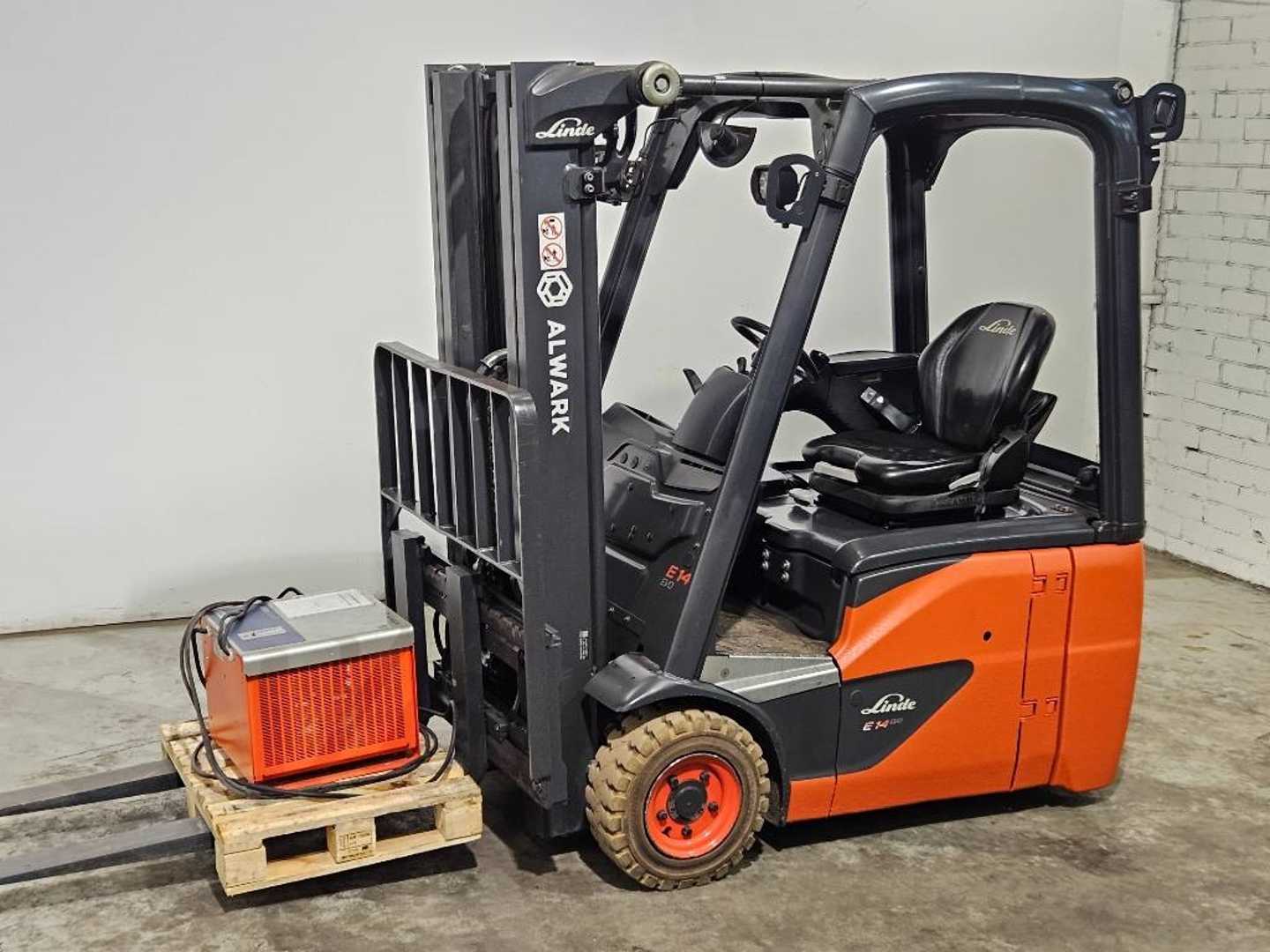 Used Forklift Linde E14 4 riteņu dakšu iekrāvējs (Image 6) Used Forklift Linde E14 4 riteņu dakšu iekrāvējs (Image 6)