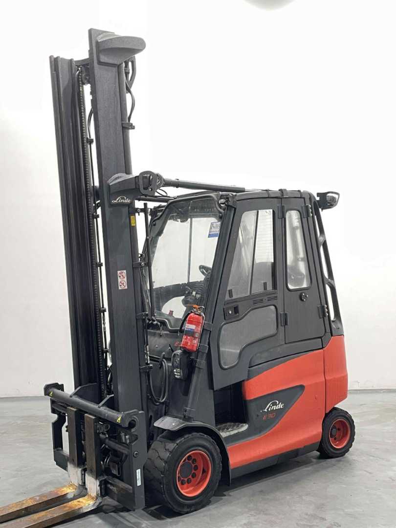 Used Forklift Linde E30H-01/600-387 4 riteņu dakšu iekrāvējs (Image 1) Used Forklift Linde E30H-01/600-387 4 riteņu dakšu iekrāvējs (Image 1)