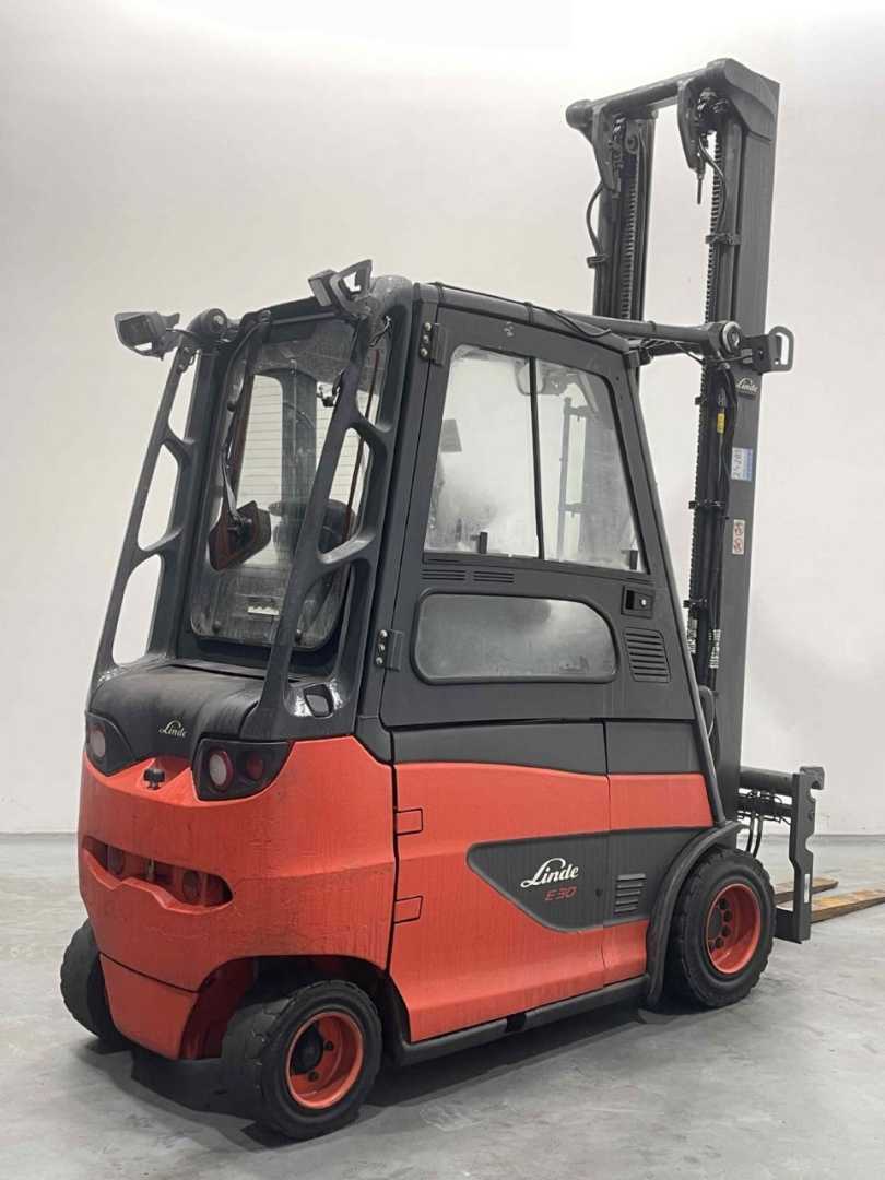 Used Forklift Linde E30H-01/600-387 4 riteņu dakšu iekrāvējs (Image 2) Used Forklift Linde E30H-01/600-387 4 riteņu dakšu iekrāvējs (Image 2)