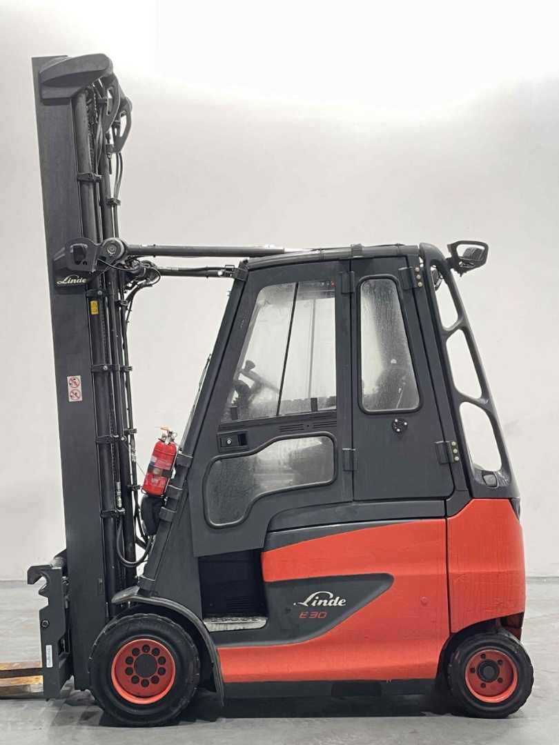 Used Forklift Linde E30H-01/600-387 4 riteņu dakšu iekrāvējs (Image 4) Used Forklift Linde E30H-01/600-387 4 riteņu dakšu iekrāvējs (Image 4)