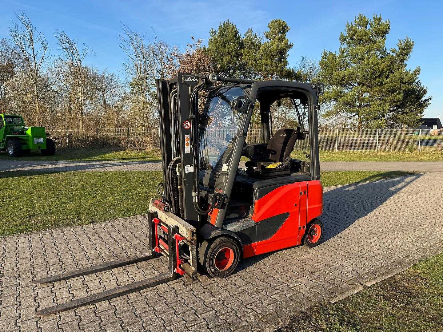 Used Forklift Linde E18PH-02 EVO 4 riteņu dakšu iekrāvējs (Image 1) Used Forklift Linde E18PH-02 EVO 4 riteņu dakšu iekrāvējs (Image 1)