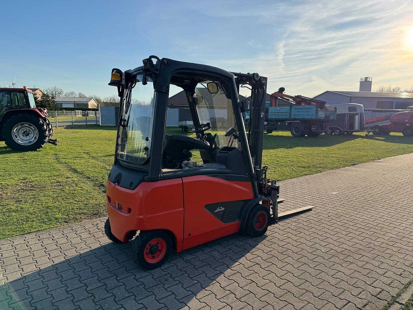 Used Forklift Linde E18PH-02 EVO 4 riteņu dakšu iekrāvējs (Image 3) Used Forklift Linde E18PH-02 EVO 4 riteņu dakšu iekrāvējs (Image 3)
