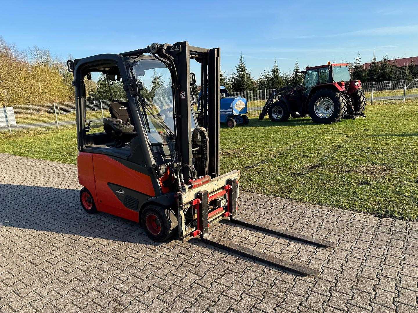 Used Forklift Linde E18PH-02 EVO 4 riteņu dakšu iekrāvējs (Image 4) Used Forklift Linde E18PH-02 EVO 4 riteņu dakšu iekrāvējs (Image 4)
