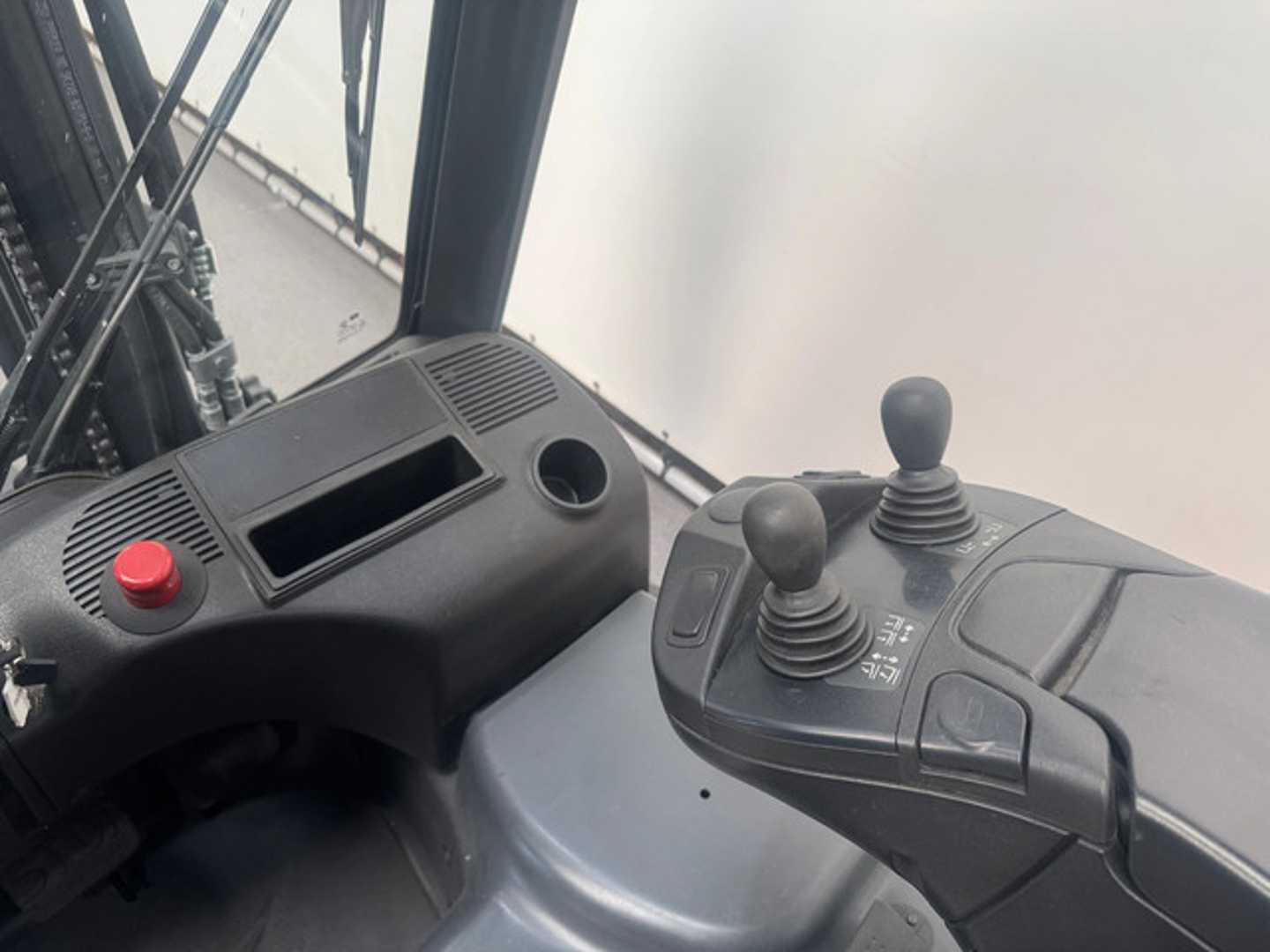 Used Forklift Linde 386 E 14-02 4 riteņu dakšu iekrāvējs (Image 9)