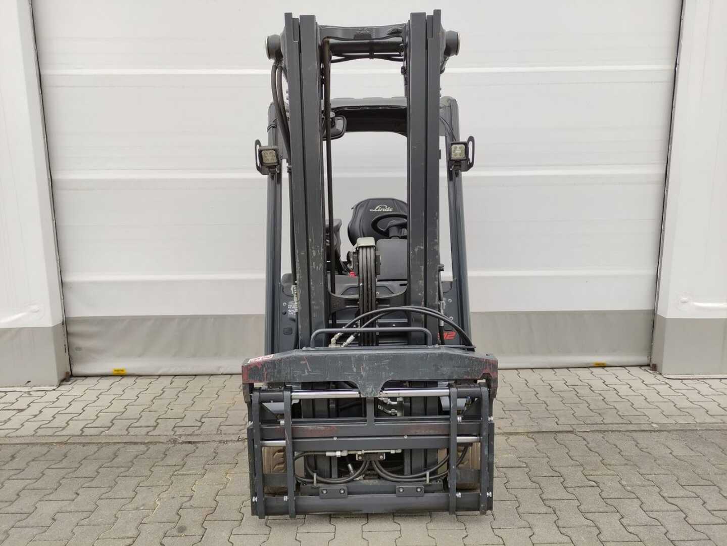 Used Forklift Linde E12-02/386 EVO 4 riteņu dakšu iekrāvējs (Image 3) Used Forklift Linde E12-02/386 EVO 4 riteņu dakšu iekrāvējs (Image 3)