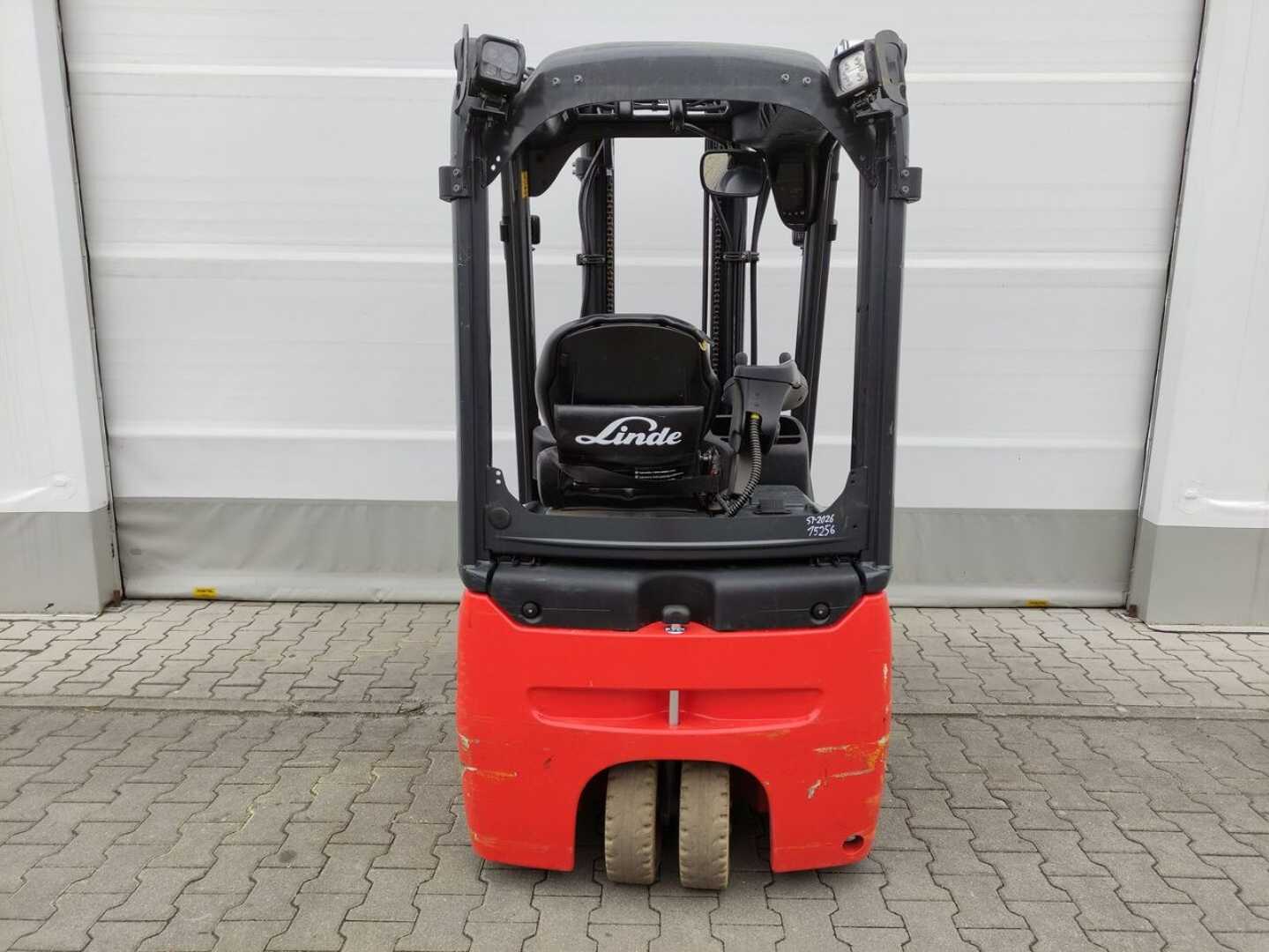 Used Forklift Linde E12-02/386 EVO 4 riteņu dakšu iekrāvējs (Image 4) Used Forklift Linde E12-02/386 EVO 4 riteņu dakšu iekrāvējs (Image 4)
