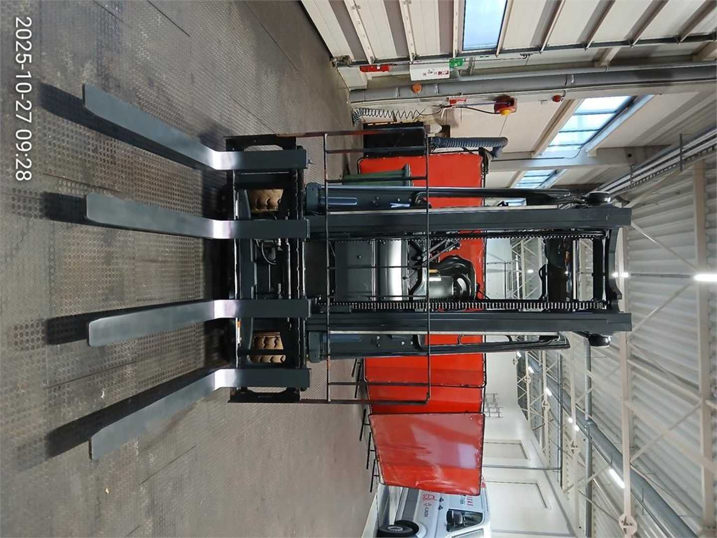 Used Forklift Linde E25/600HL 4 riteņu dakšu iekrāvējs (Image 4) Used Forklift Linde E25/600HL 4 riteņu dakšu iekrāvējs (Image 4)