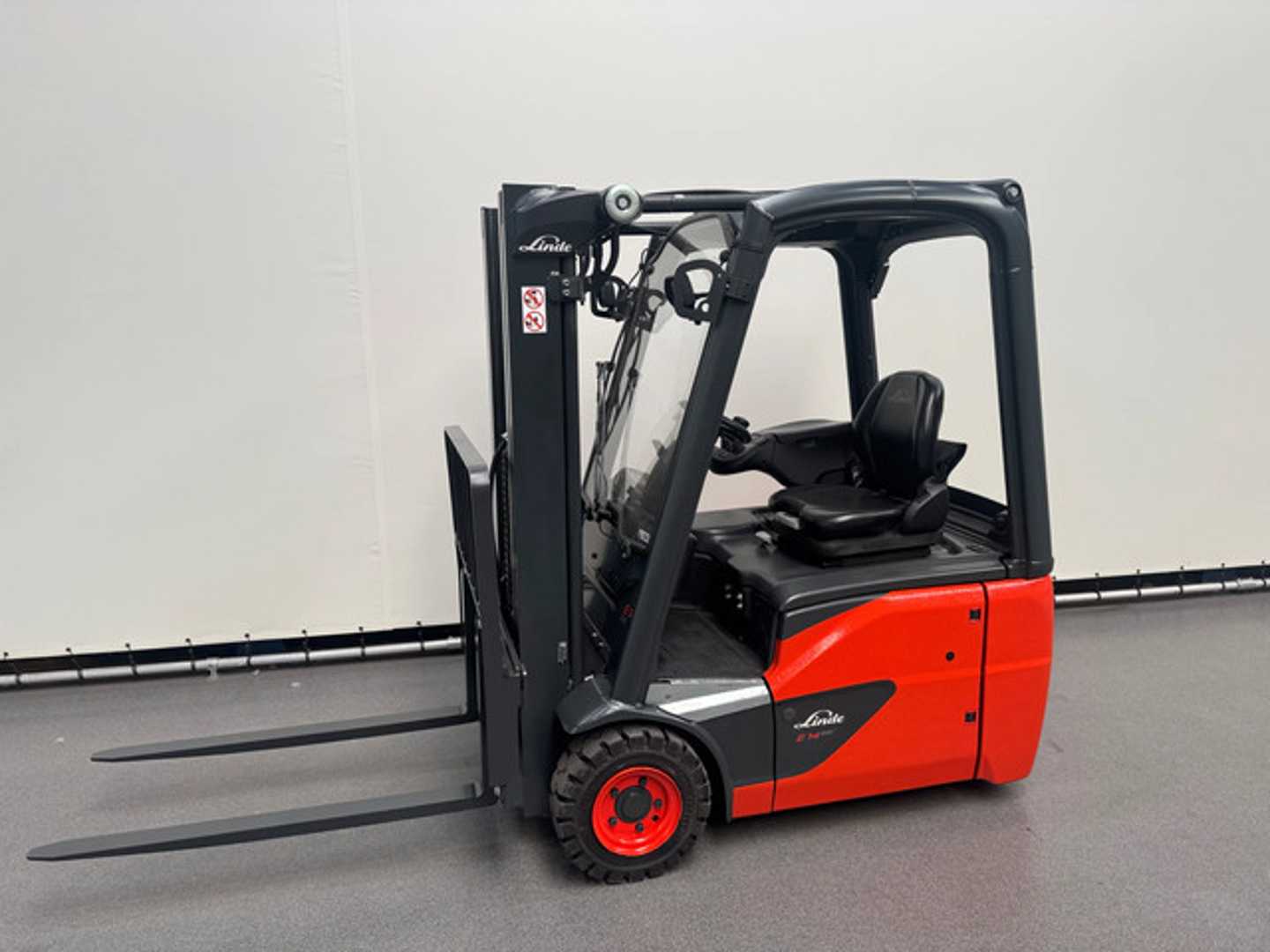 Used Forklift Linde E 14-02 4 riteņu dakšu iekrāvējs (Image 2)