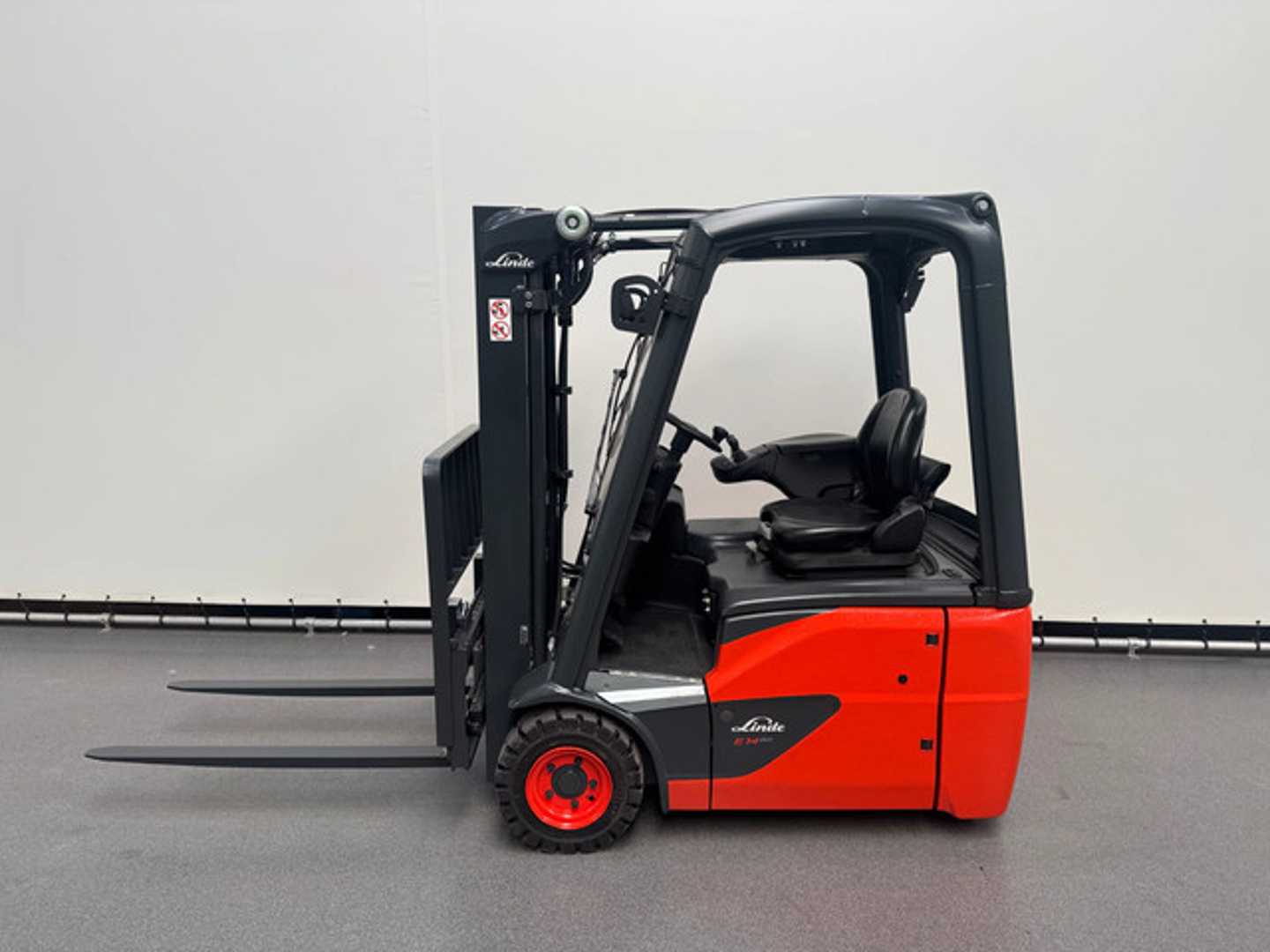 Used Forklift Linde E 14-02 4 riteņu dakšu iekrāvējs (Image 3)