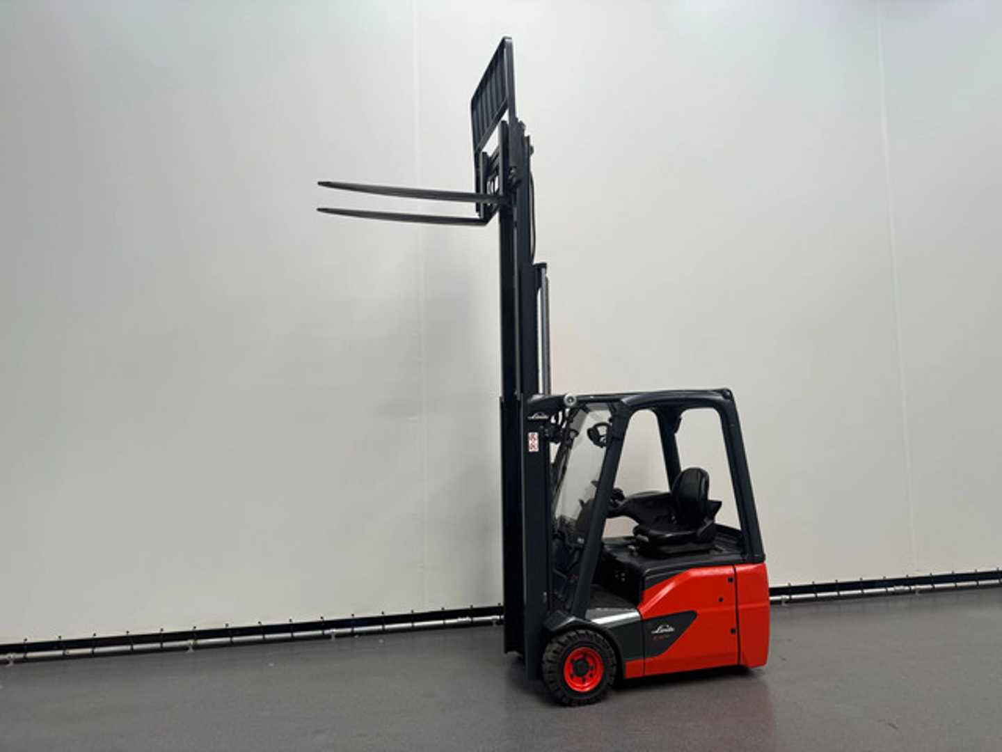 Used Forklift Linde E 14-02 4 riteņu dakšu iekrāvējs (Image 10)