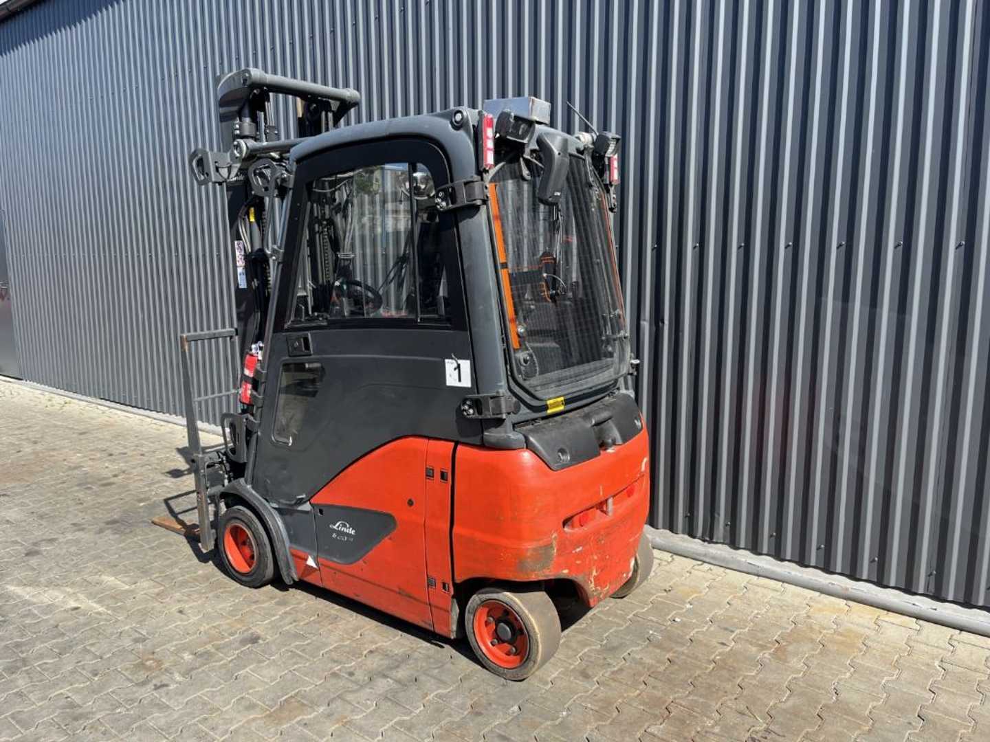 Used Forklift Linde E18PH-02 4 riteņu dakšu iekrāvējs (Image 3) Used Forklift Linde E18PH-02 4 riteņu dakšu iekrāvējs (Image 3)