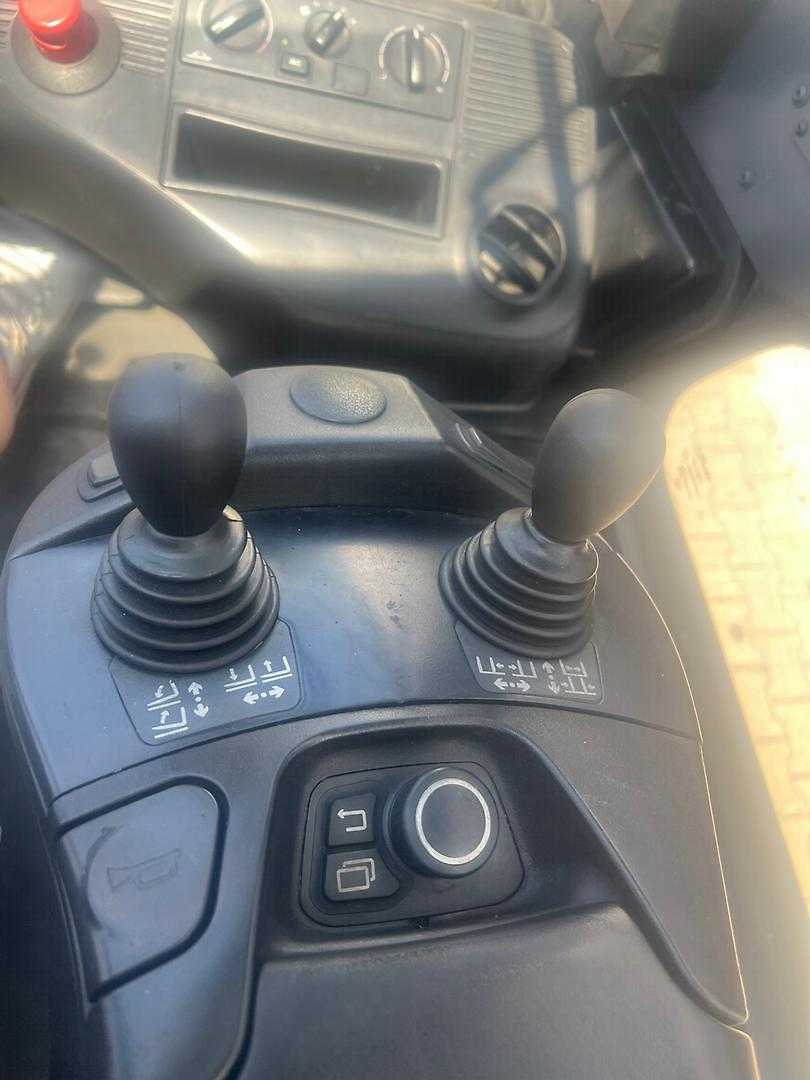 Used Forklift Linde E45 4 riteņu dakšu iekrāvējs (Image 4) Used Forklift Linde E45 4 riteņu dakšu iekrāvējs (Image 4)