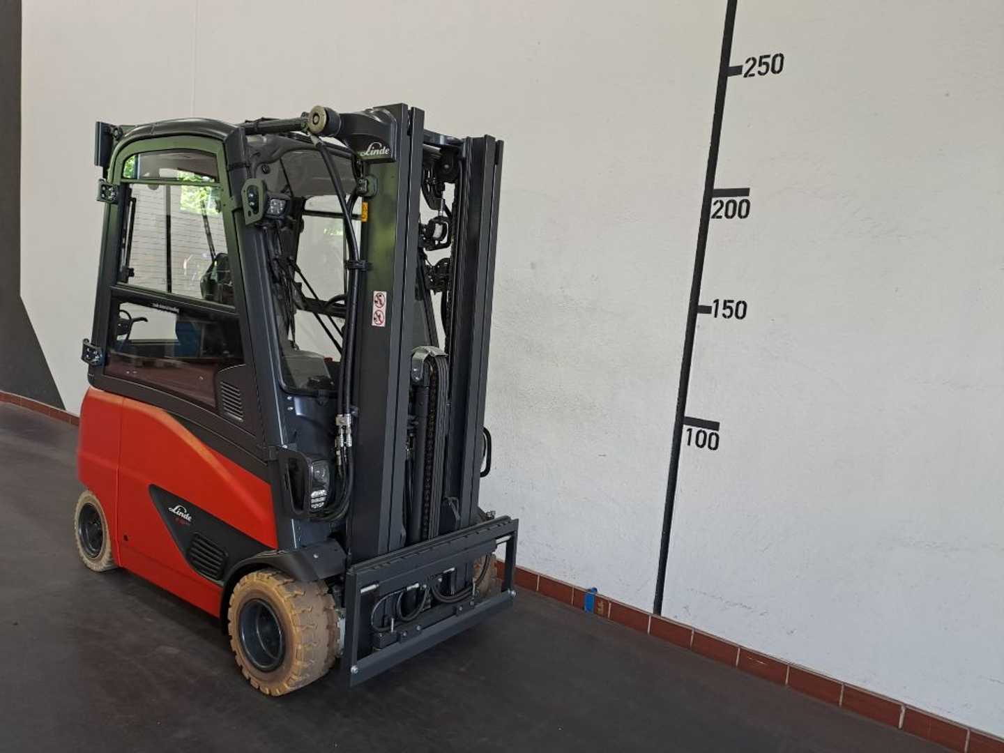 Used Forklift Linde E 18 PH EVO 4 riteņu dakšu iekrāvējs (Image 3) Used Forklift Linde E 18 PH EVO 4 riteņu dakšu iekrāvējs (Image 3)