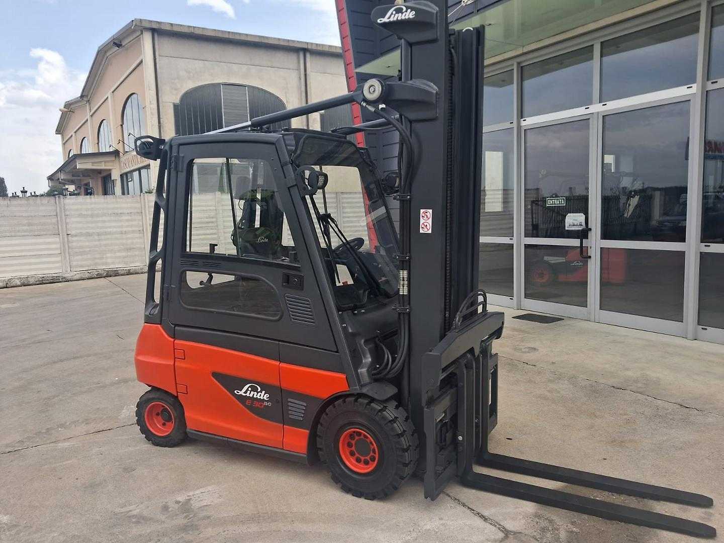 Used Forklift Linde e 30 4 riteņu dakšu iekrāvējs (Image 2)