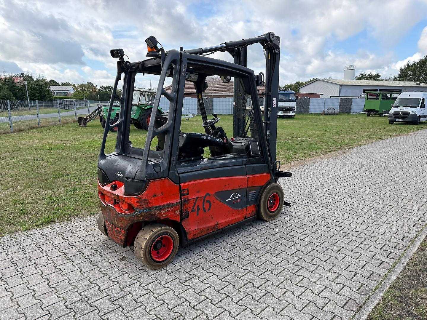 Used Forklift Linde E25L-01 Duplex 4 riteņu dakšu iekrāvējs (Image 3) Used Forklift Linde E25L-01 Duplex 4 riteņu dakšu iekrāvējs (Image 3)