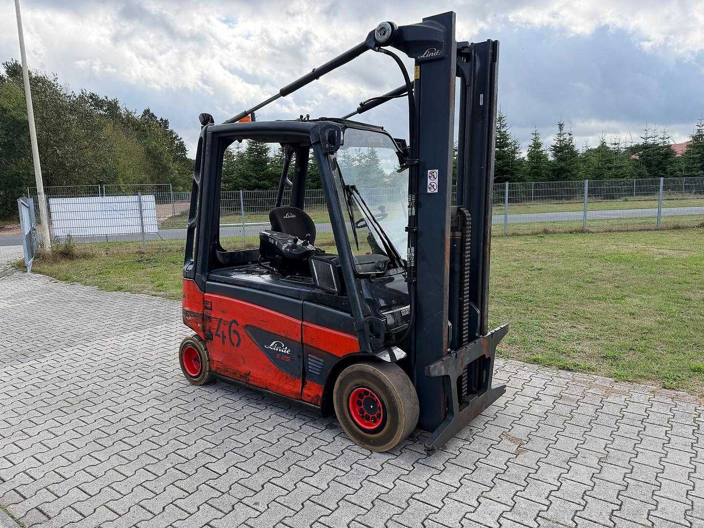 Used Forklift Linde E25L-01 Duplex 4 riteņu dakšu iekrāvējs (Image 4) Used Forklift Linde E25L-01 Duplex 4 riteņu dakšu iekrāvējs (Image 4)