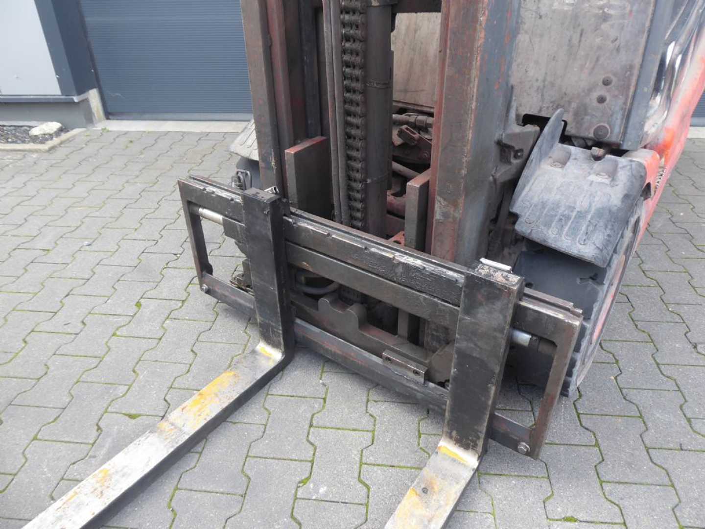 Used Forklift Linde E25-03 4 riteņu dakšu iekrāvējs (Image 4) Used Forklift Linde E25-03 4 riteņu dakšu iekrāvējs (Image 4)