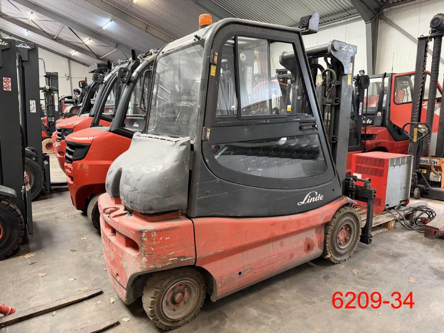 Used Forklift Linde E 30 02 4 riteņu dakšu iekrāvējs (Image 2) Used Forklift Linde E 30 02 4 riteņu dakšu iekrāvējs (Image 2)