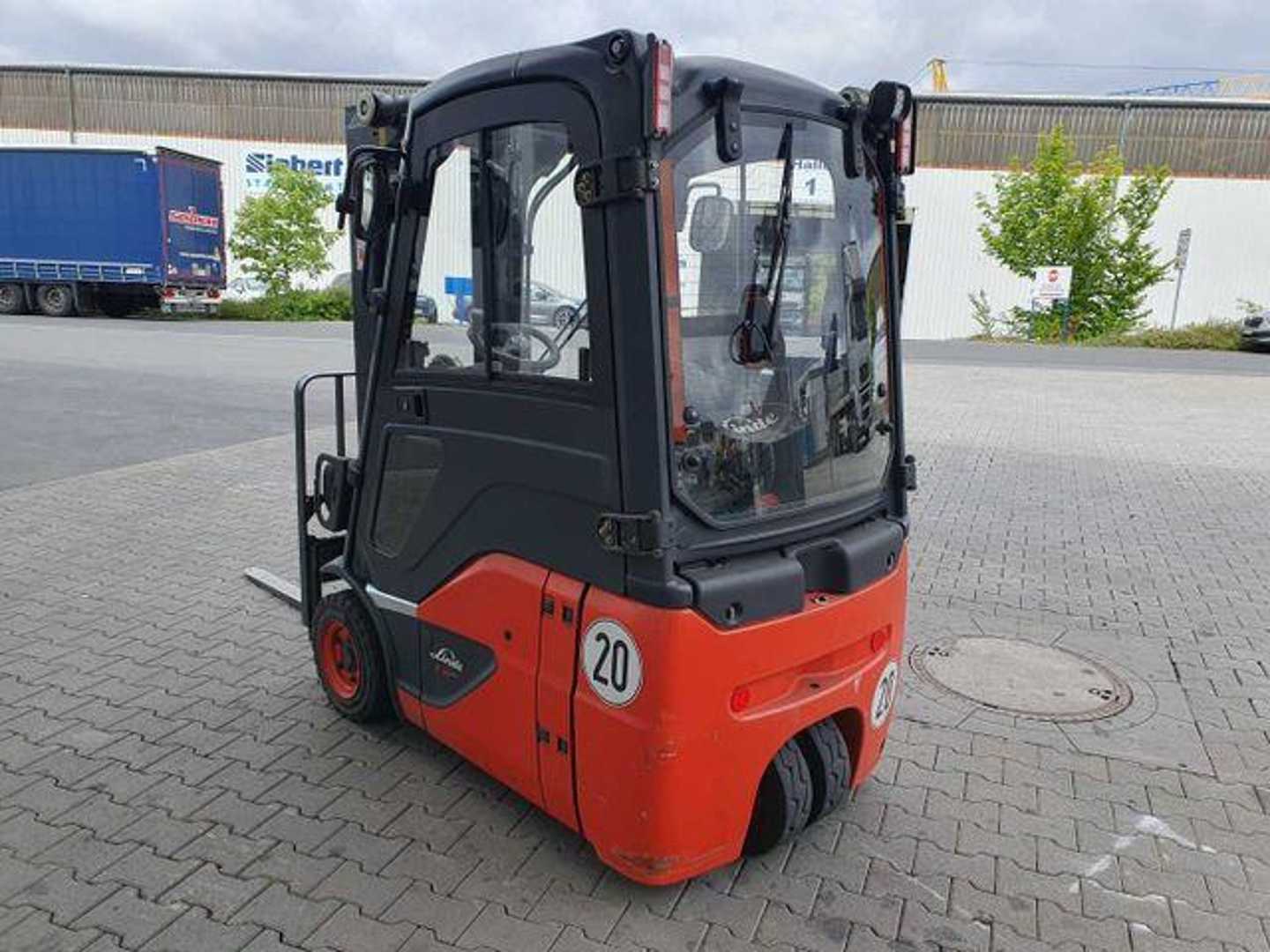 Used Forklift Linde E14 - 02 / Triplex: 4.00m! / SS / nur 1.777h! 4 riteņu dakšu iekrāvējs (Image 5) Used Forklift Linde E14 - 02 / Triplex: 4.00m! / SS / nur 1.777h! 4 riteņu dakšu iekrāvējs (Image 5)