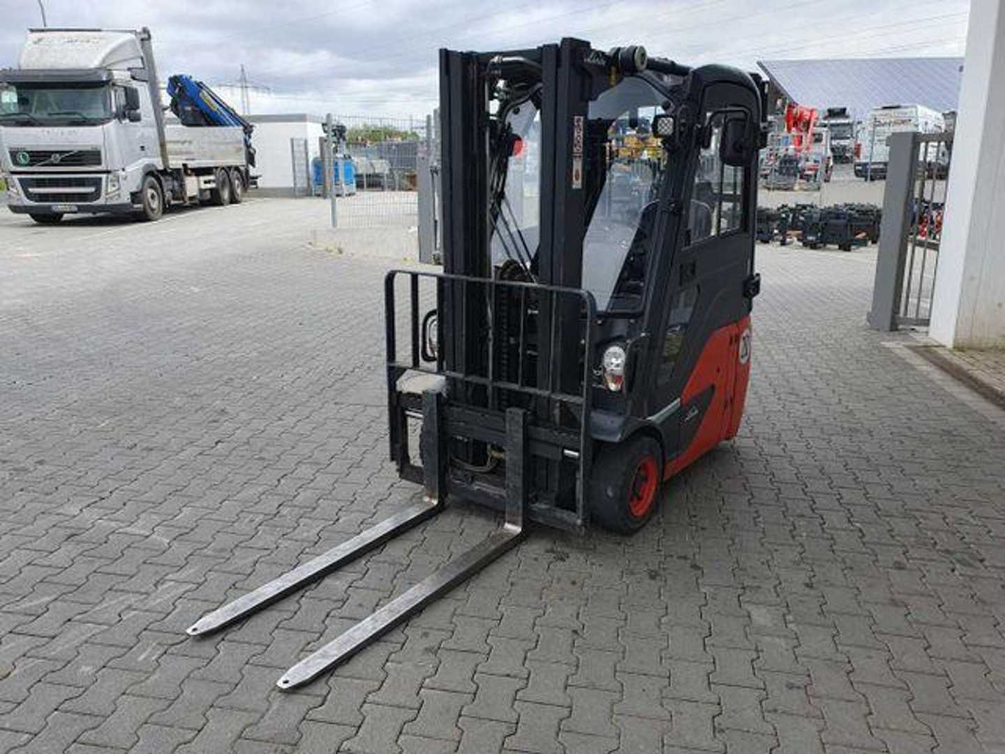 Used Forklift Linde E14 - 02 / Triplex: 4.00m! / SS / nur 1.777h! 4 riteņu dakšu iekrāvējs (Image 7) Used Forklift Linde E14 - 02 / Triplex: 4.00m! / SS / nur 1.777h! 4 riteņu dakšu iekrāvējs (Image 7)