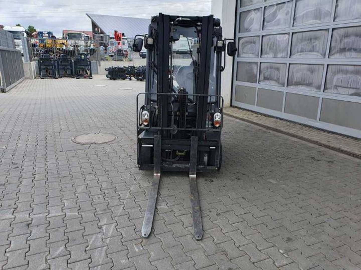 Used Forklift Linde E14 - 02 / Triplex: 4.00m! / SS / nur 1.777h! 4 riteņu dakšu iekrāvējs (Image 8) Used Forklift Linde E14 - 02 / Triplex: 4.00m! / SS / nur 1.777h! 4 riteņu dakšu iekrāvējs (Image 8)