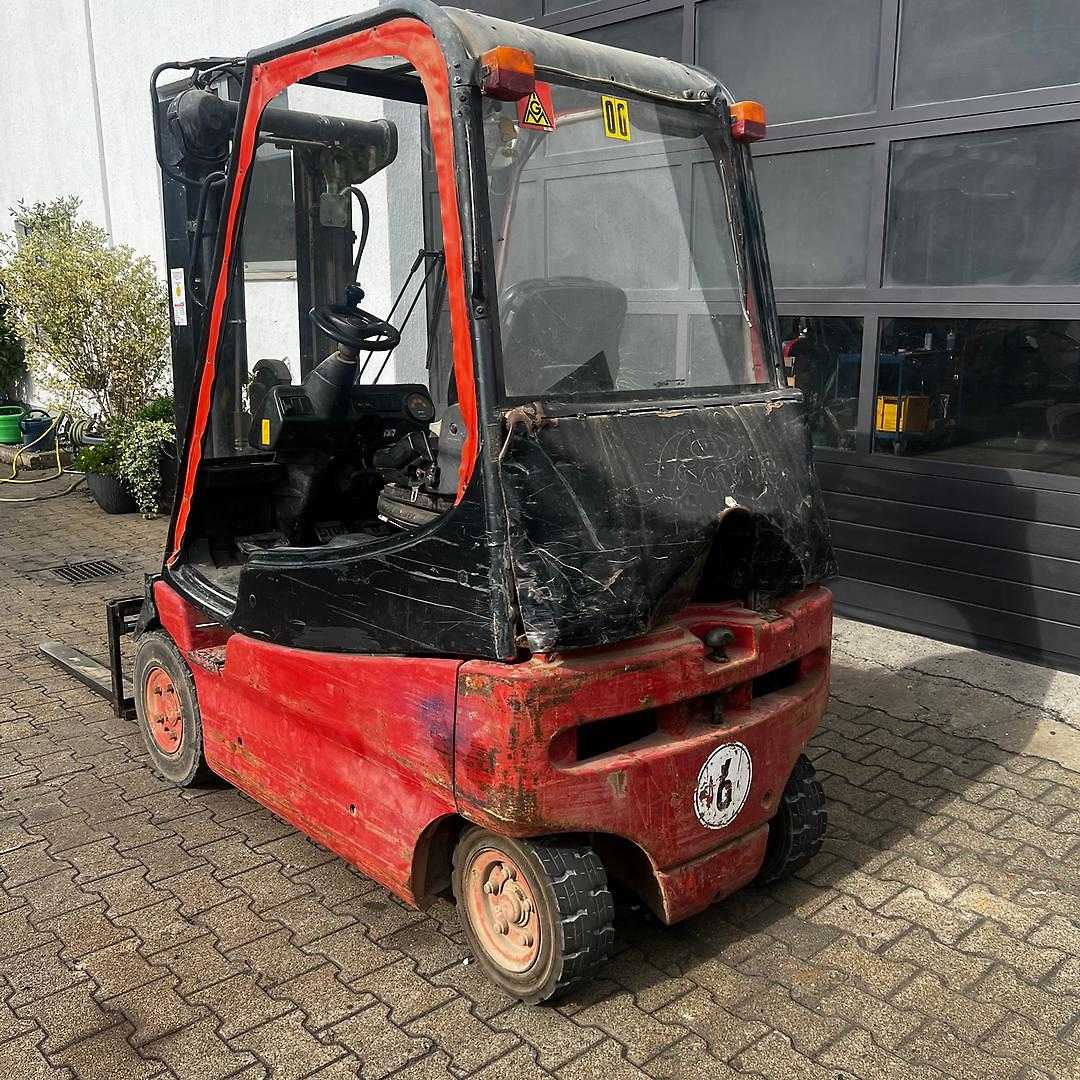 Used Forklift Linde E20 4 riteņu dakšu iekrāvējs (Image 5) Used Forklift Linde E20 4 riteņu dakšu iekrāvējs (Image 5)