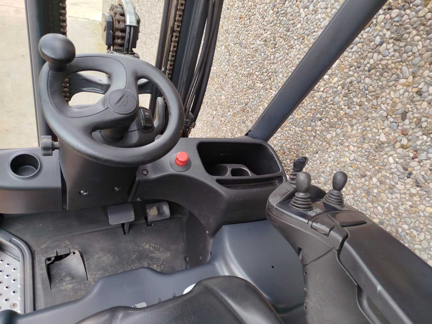 Used Forklift Linde E16PH-02 EVO 4 riteņu dakšu iekrāvējs (Image 8) Used Forklift Linde E16PH-02 EVO 4 riteņu dakšu iekrāvējs (Image 8)