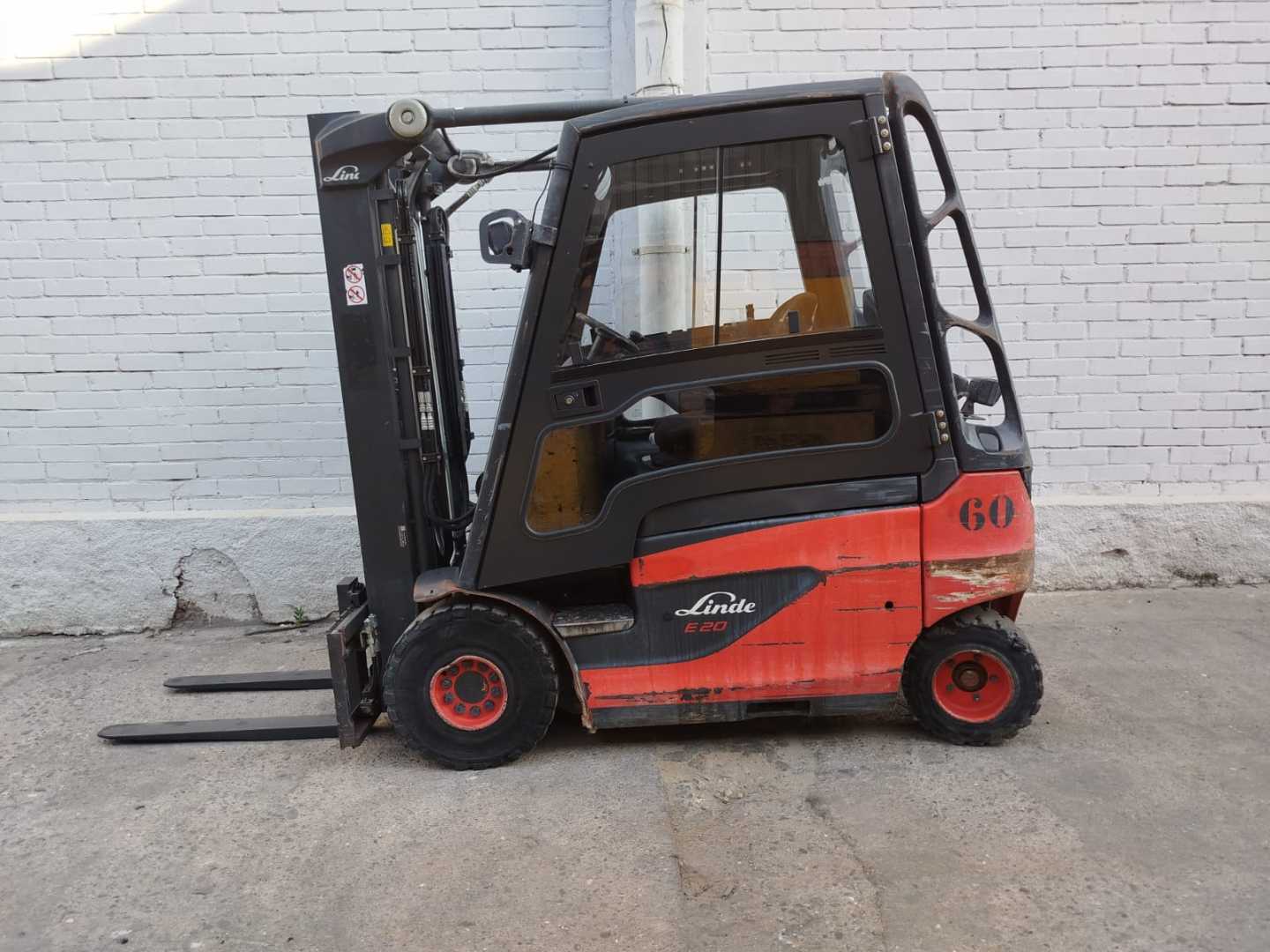 Used Forklift Linde E20-01/600 4 riteņu dakšu iekrāvējs (Image 2) Used Forklift Linde E20-01/600 4 riteņu dakšu iekrāvējs (Image 2)