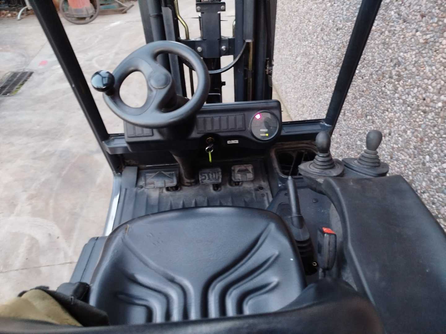 Used Forklift Linde E20 4 riteņu dakšu iekrāvējs (Image 8) Used Forklift Linde E20 4 riteņu dakšu iekrāvējs (Image 8)