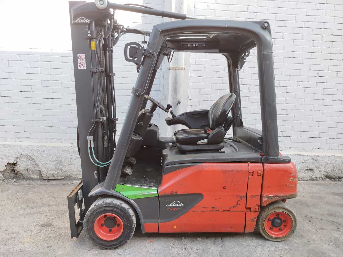 Used Forklift Linde E20PL EVO 4 riteņu dakšu iekrāvējs (Image 2) Used Forklift Linde E20PL EVO 4 riteņu dakšu iekrāvējs (Image 2)